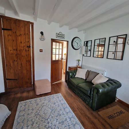 Black Cat Cottage - Central Pickering Grade 2 Listed Cottage Экстерьер фото