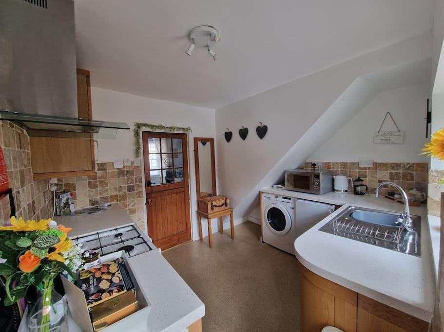 Black Cat Cottage - Central Pickering Grade 2 Listed Cottage Экстерьер фото
